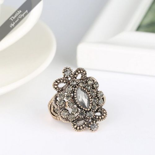 Luxury Vintage Antique Gold Gray Crystal Ring
